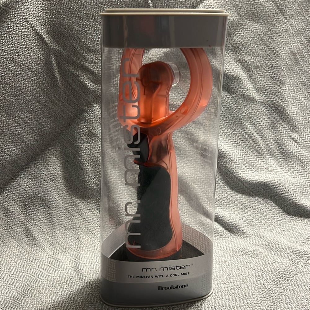Brookstone Mini-Fan With a Cool Mist